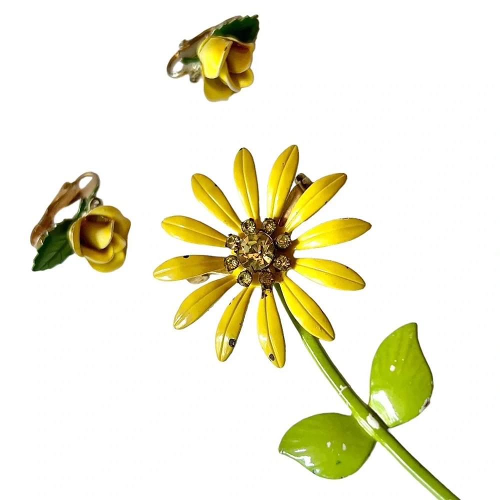 Vintage Flower Brooch Ear Clip Set Yellow Daisy Floral Earrings Pin Enamel Metal